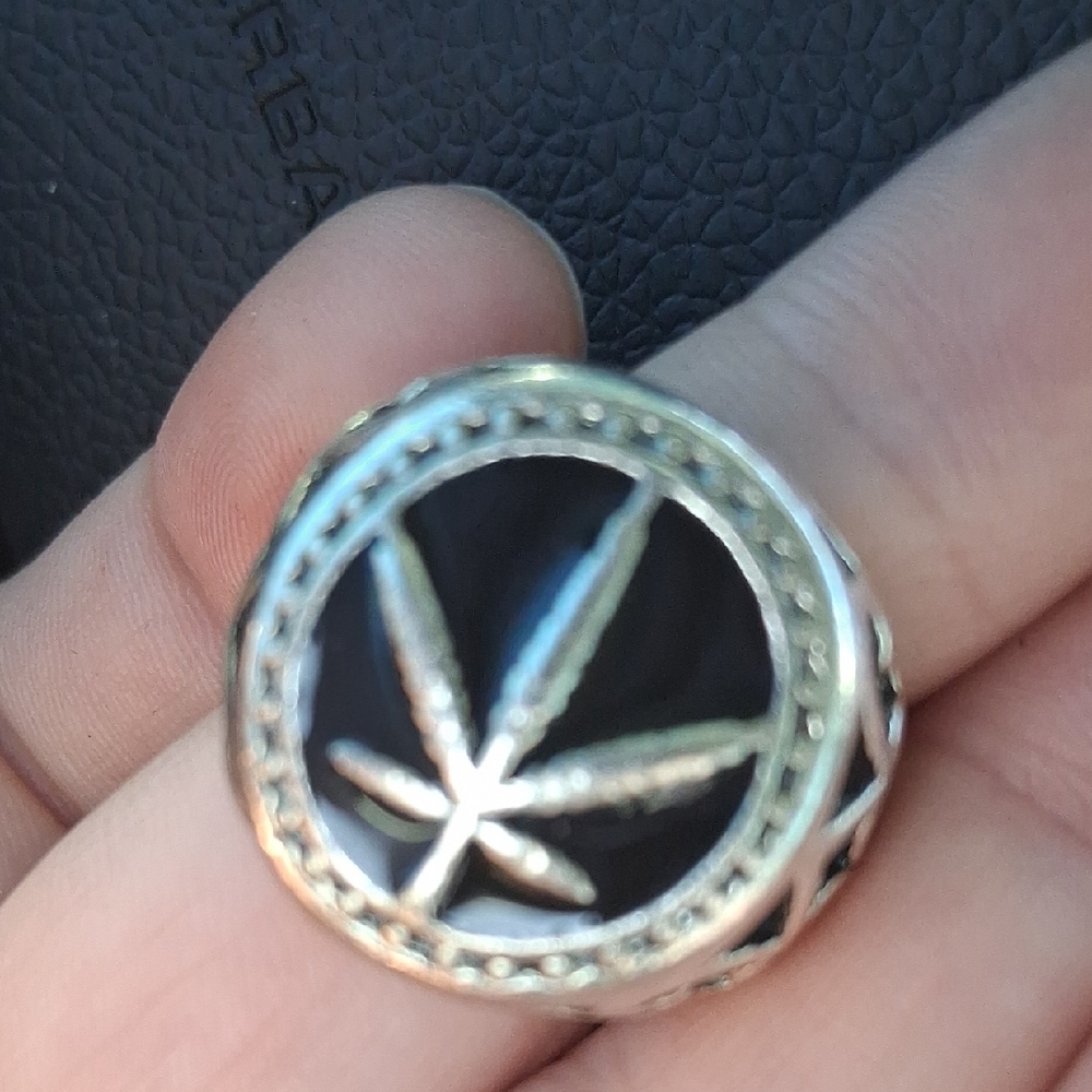 Black and Silver Leaf Motif Ring
